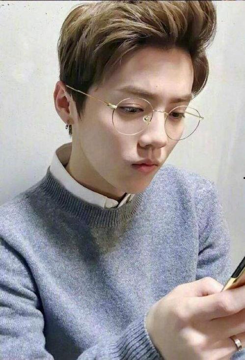 明星戴眼镜的图片,揭秘明星戴镜风采