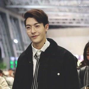 卜凡资料,从选秀舞台到明星之路的蜕变与成长